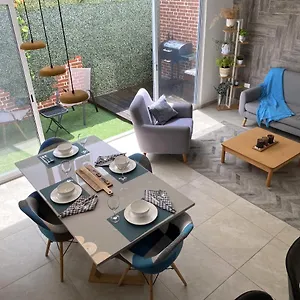 Casa Familiar Cerca De La Playa Con Terraza Privada Hébergement de vacances